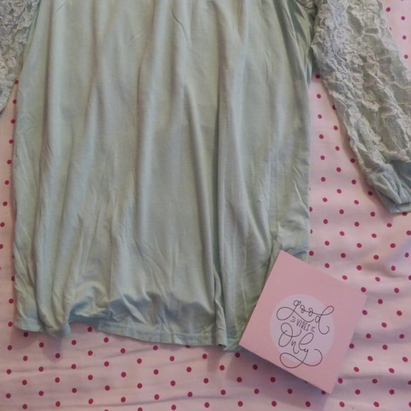 Pretty Top - Picture 2 of 4